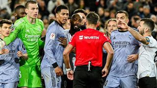 Toda la polémica del Valencia - Real Madrid: el gol anulado a Bellingham, lo que le dijo al árbitro y la tangana posterior: "Esto es vergonzoso" 