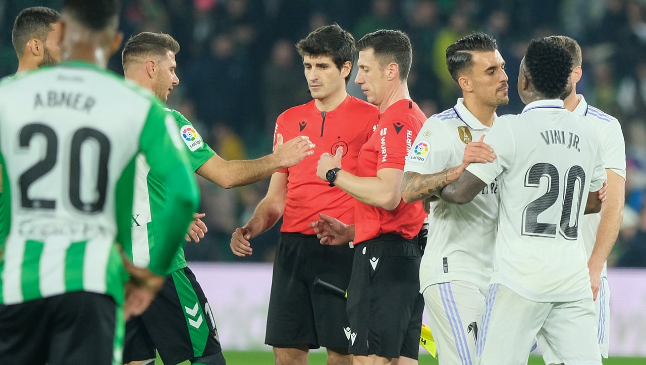 El mono de Vinícius y el tonto de Ceballos