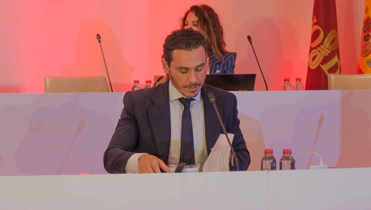 El Sevilla, sin patrocinador en su camiseta aún, ficha al director de patrocinios del Milan