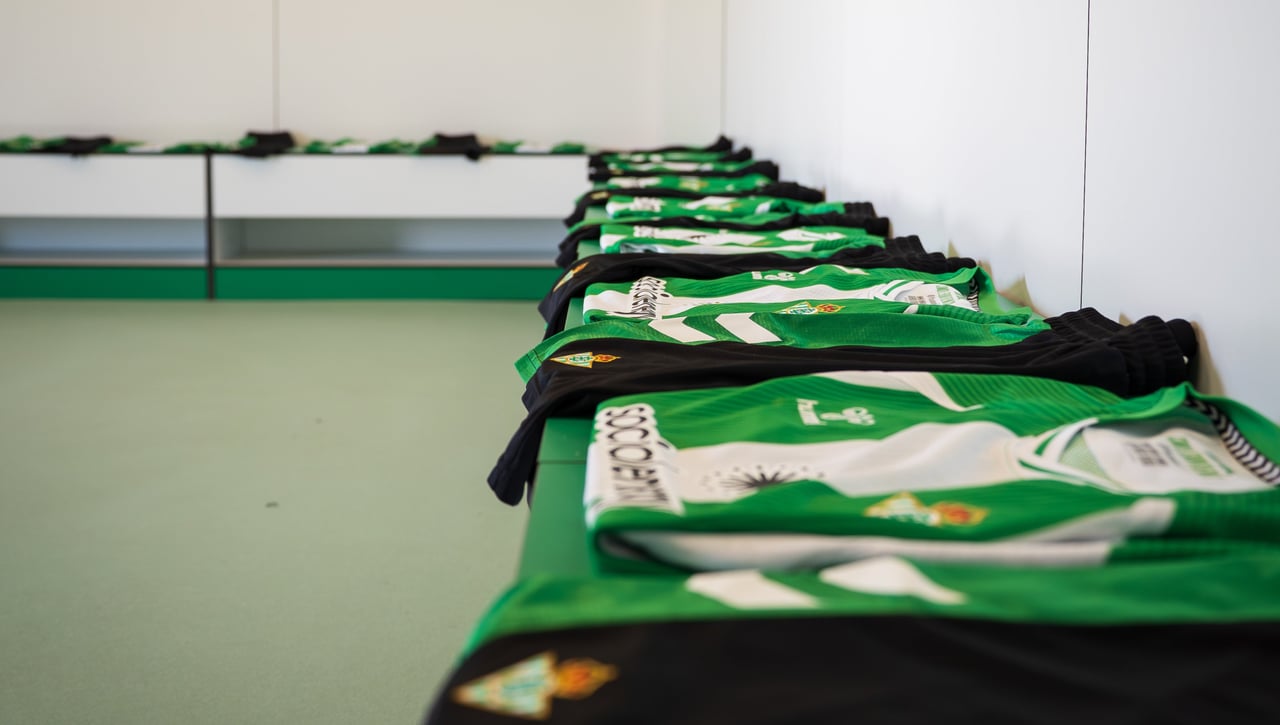 El Betis anuncia 10 fichajes de una tacada 