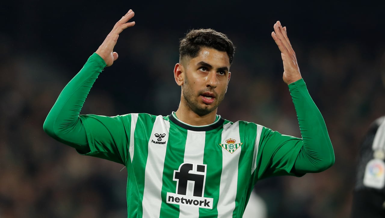 "Feliz en el Betis", Ayoze siente que está "cerca del gol" y el jueves visita su "estadio favorito" 