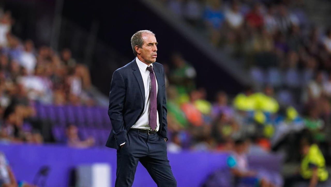 Guillermo Almada pierde los papeles y se enfrenta a la afición del Deportivo de La Coruña