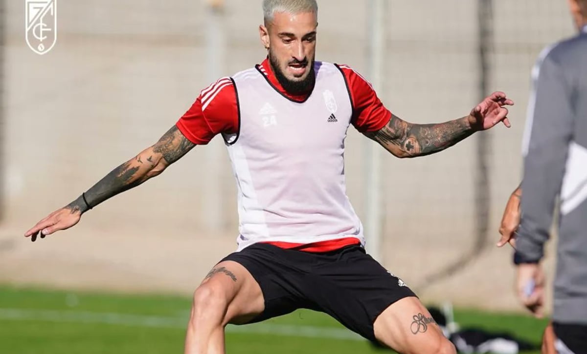 El Yeclano, aliviado al ver el parte de bajas del Granada