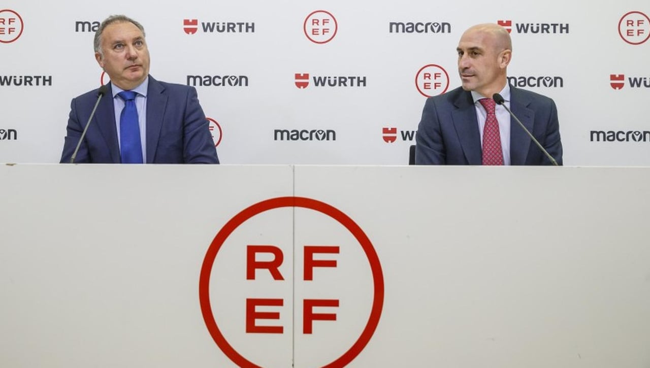 Medina olvida las quejas de Betis, Sevilla o Cádiz: "El final fue excepcional; tenemos los mejores VAR del Mundo"