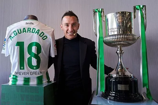 El primer paso para el soñado regreso de Guardado al Betis