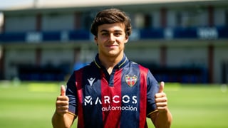 Los elogios de Juanlu a Etta Eyong: "No sabía que se iba a adaptar a Primera tan rápido"