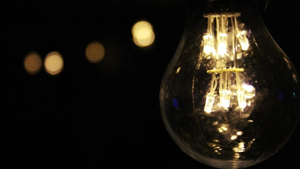 Precio de la luz, hoy lunes 9 de enero de 2023, por horas: cuándo está más barata y más cara