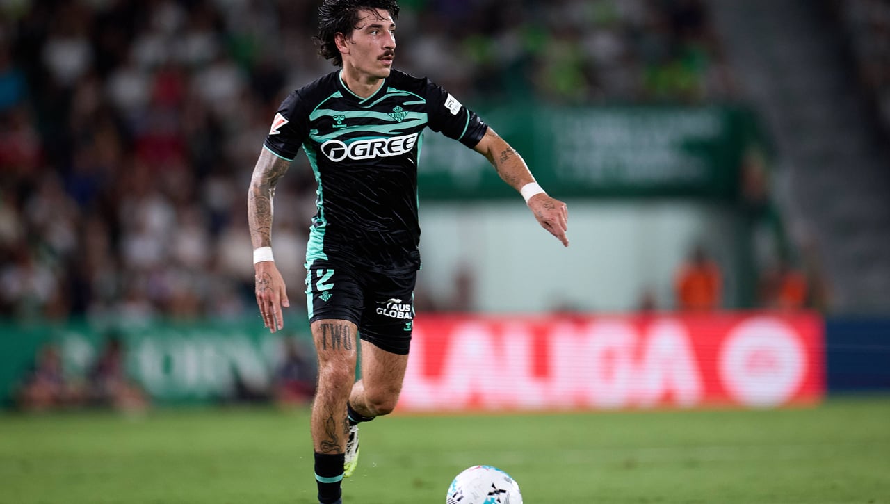 Giro en el lateral derecho del Betis