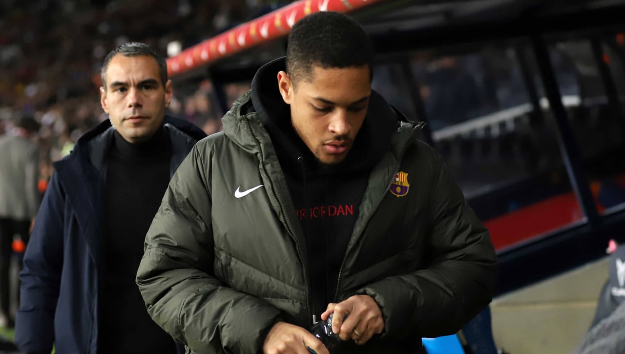 Críticas por Vitor Roque y Betis y Sevilla, al acecho