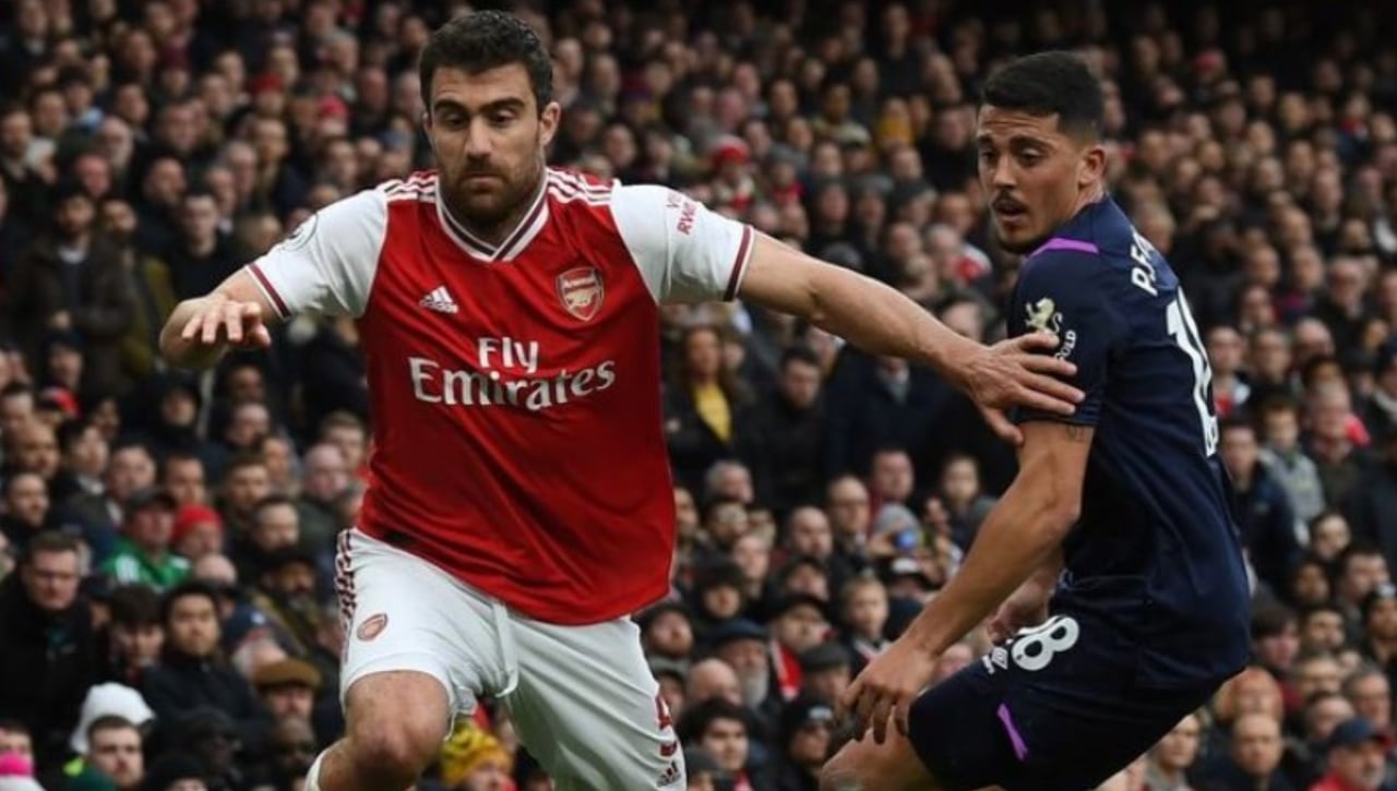 Sokratis pasa hoy reconocimiento médico en Sevilla para convertirse en nuevo jugador del Betis