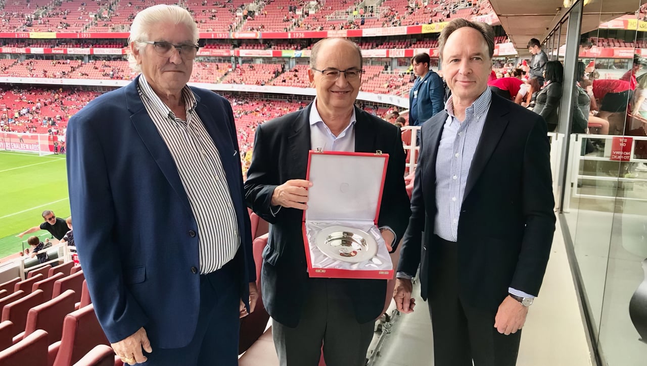 Castro anuncia, "ahora con más fuerza", la inminente llegada de fichajes al Sevilla 