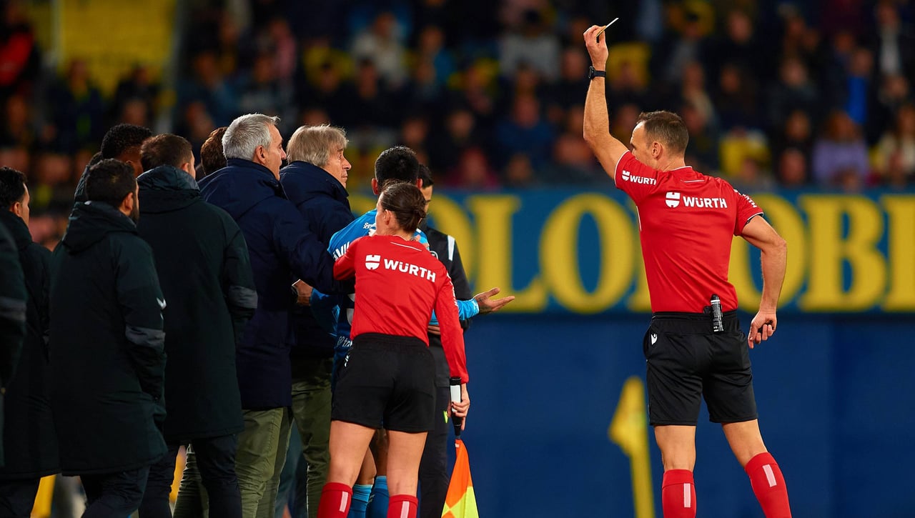 Cuadra Fernández sigue haciendo más daño al Betis con el acta