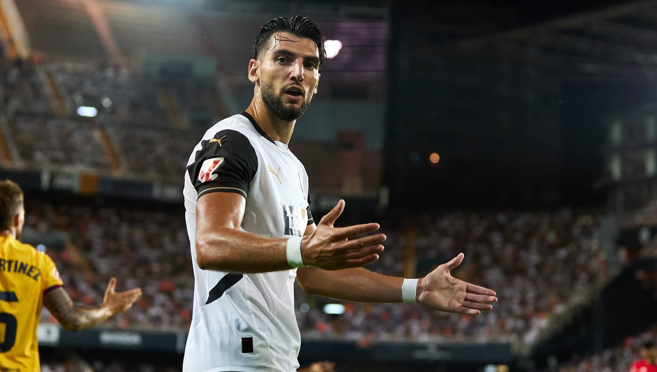 Vuelta a la normalidad para Rafa Mir, con muchos matices