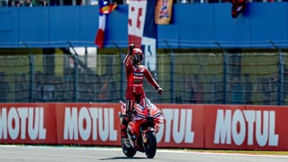 Bagnaia completa el pleno y mete miedo a Jorge Martín; Marc Márquez se queda a las puertas