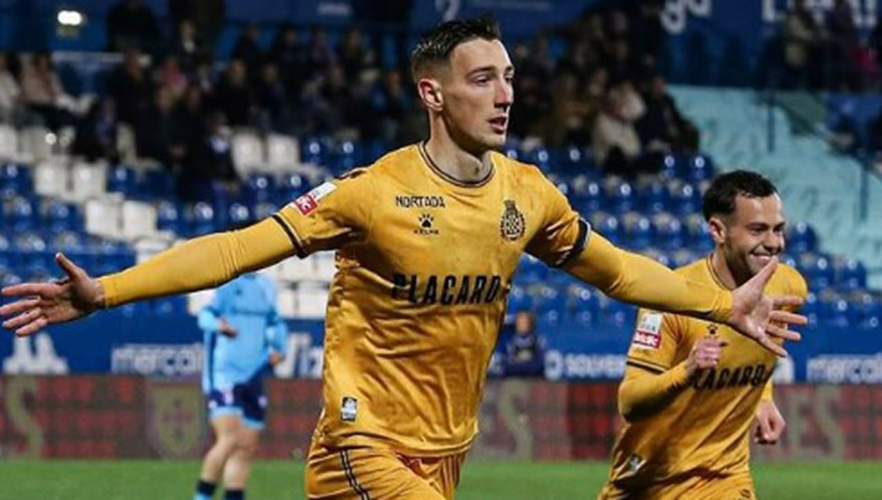 El escarpado camino del Sevilla para fichar a Bozenik 