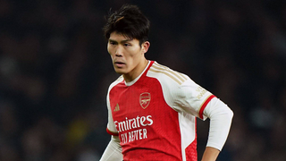 Tomiyasu es agente libre y espera una oportunidad