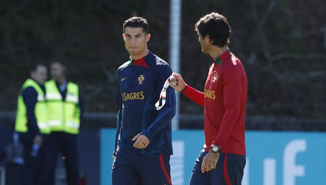 Cristiano Ronaldo se lleva las manos a los calzoncillos... y se lo come