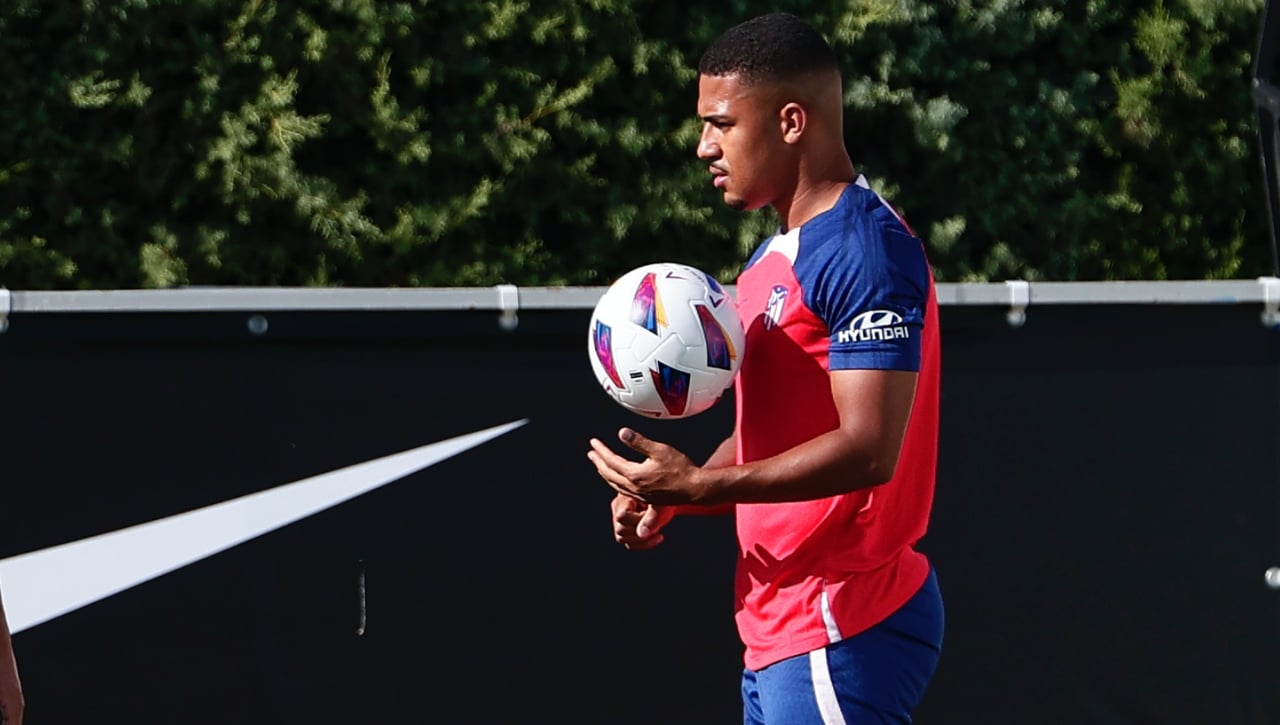 Se calienta la puja por Renan Lodi