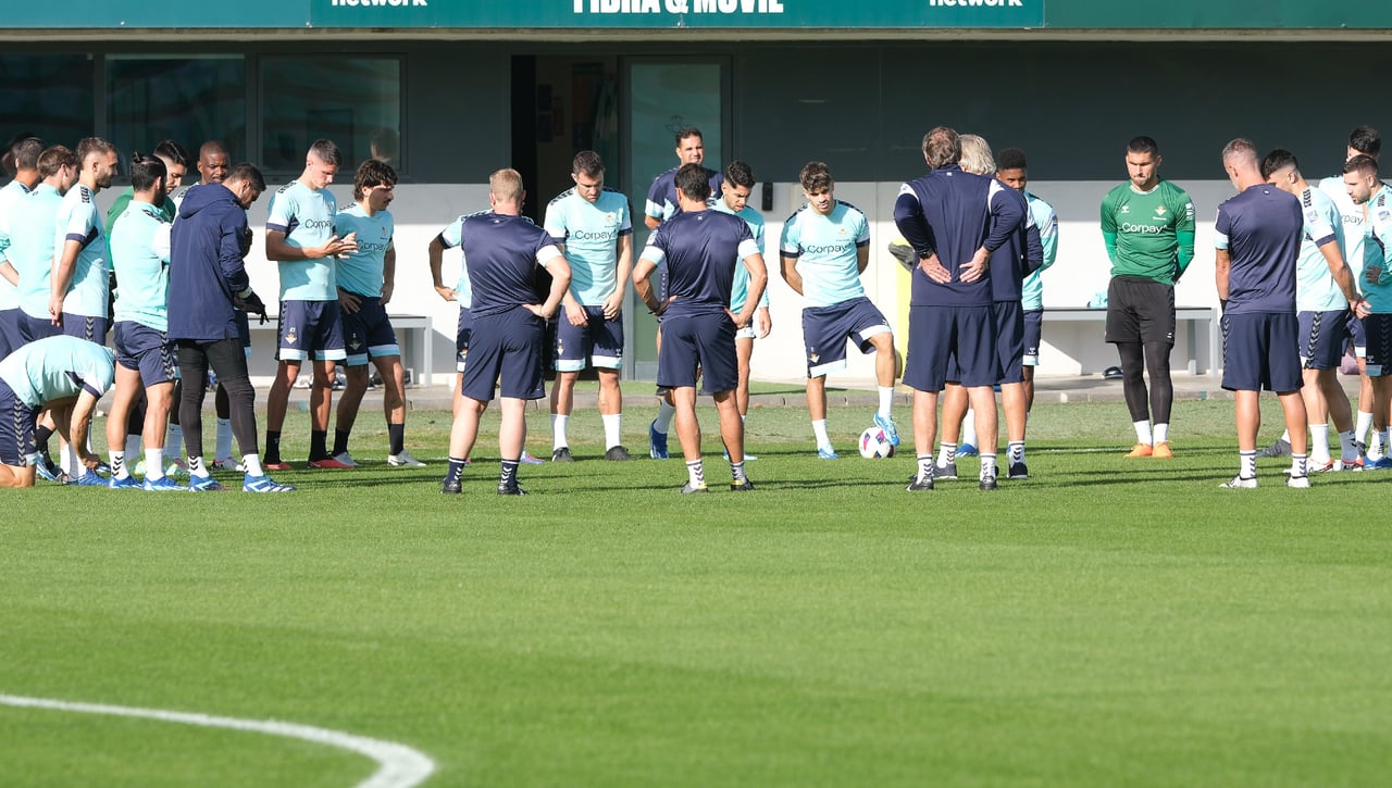 Pellegrini adelanta la lista del Betis para Praga anunciando dos buenas noticias  