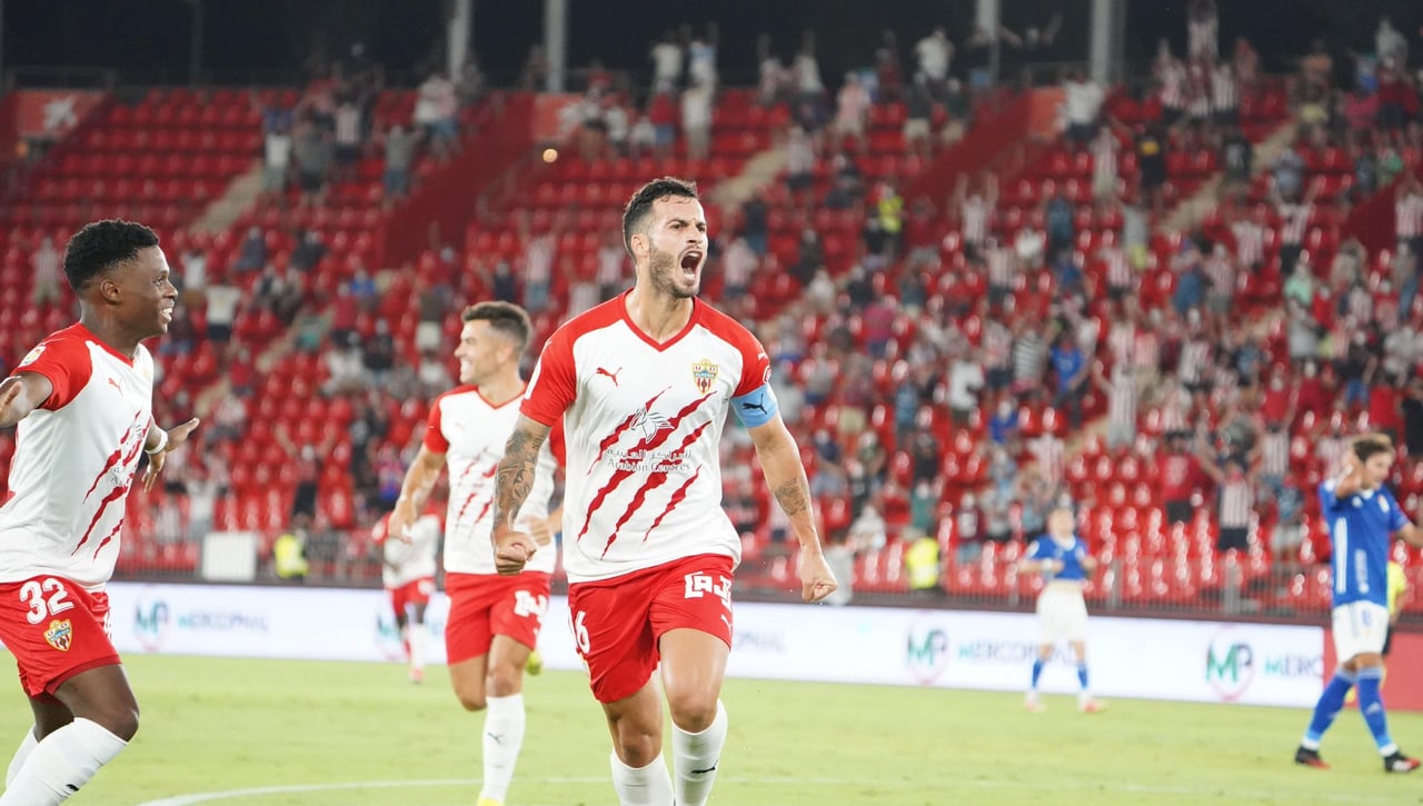 Llegó al Almería como una estrella y se salió: ahora su afición le pita y su futuro es una incógnita