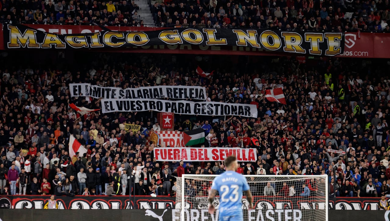 La afición del Sevilla rompe el techo: un mensaje al club y otro para la plantilla