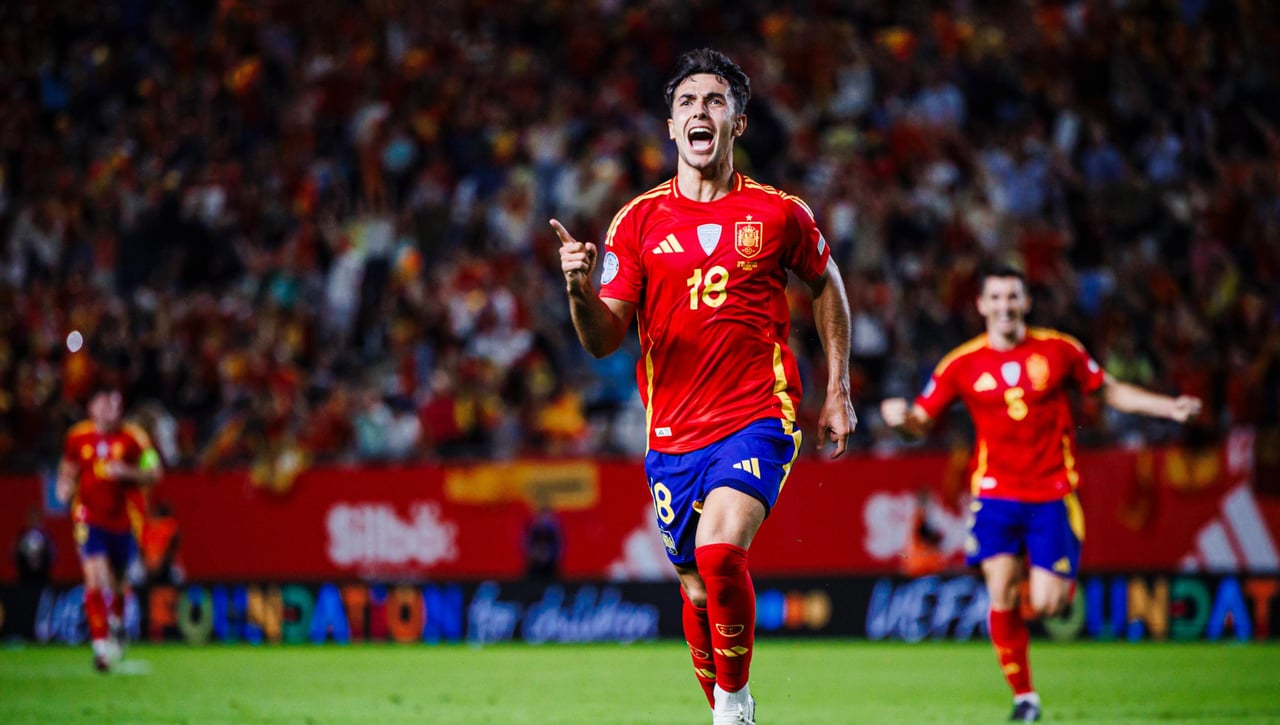 España 1-0 Dinamarca: Derriba el muro danés y se pone líder