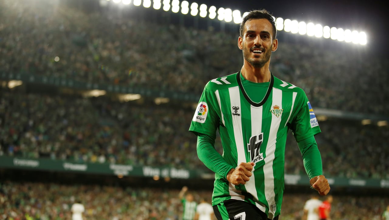 La aparatosa inmovilización de Juanmi y todo lo que puede perder el Betis con su baja