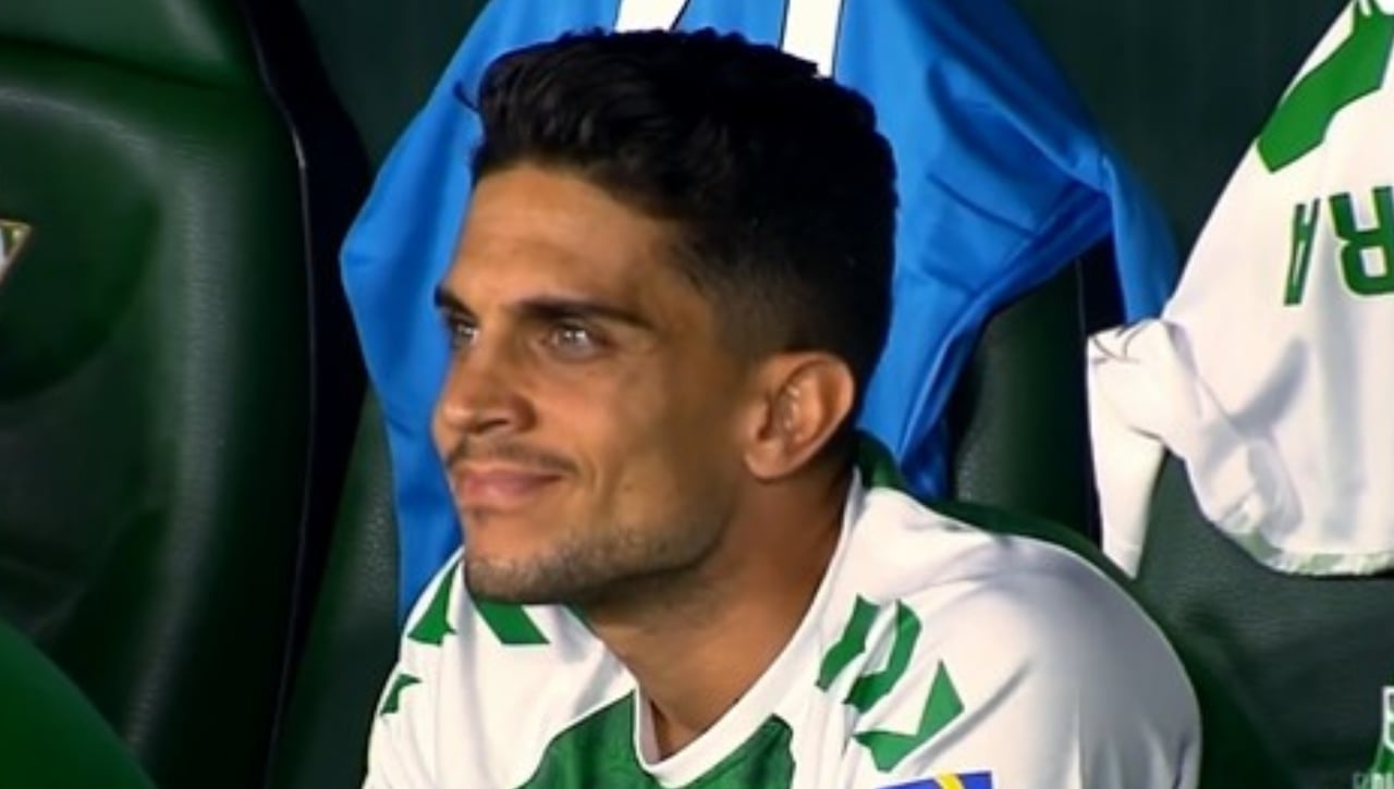 La emoción de un Bartra al borde de las lágrimas en su regreso con el Betis al Benito Villamarín