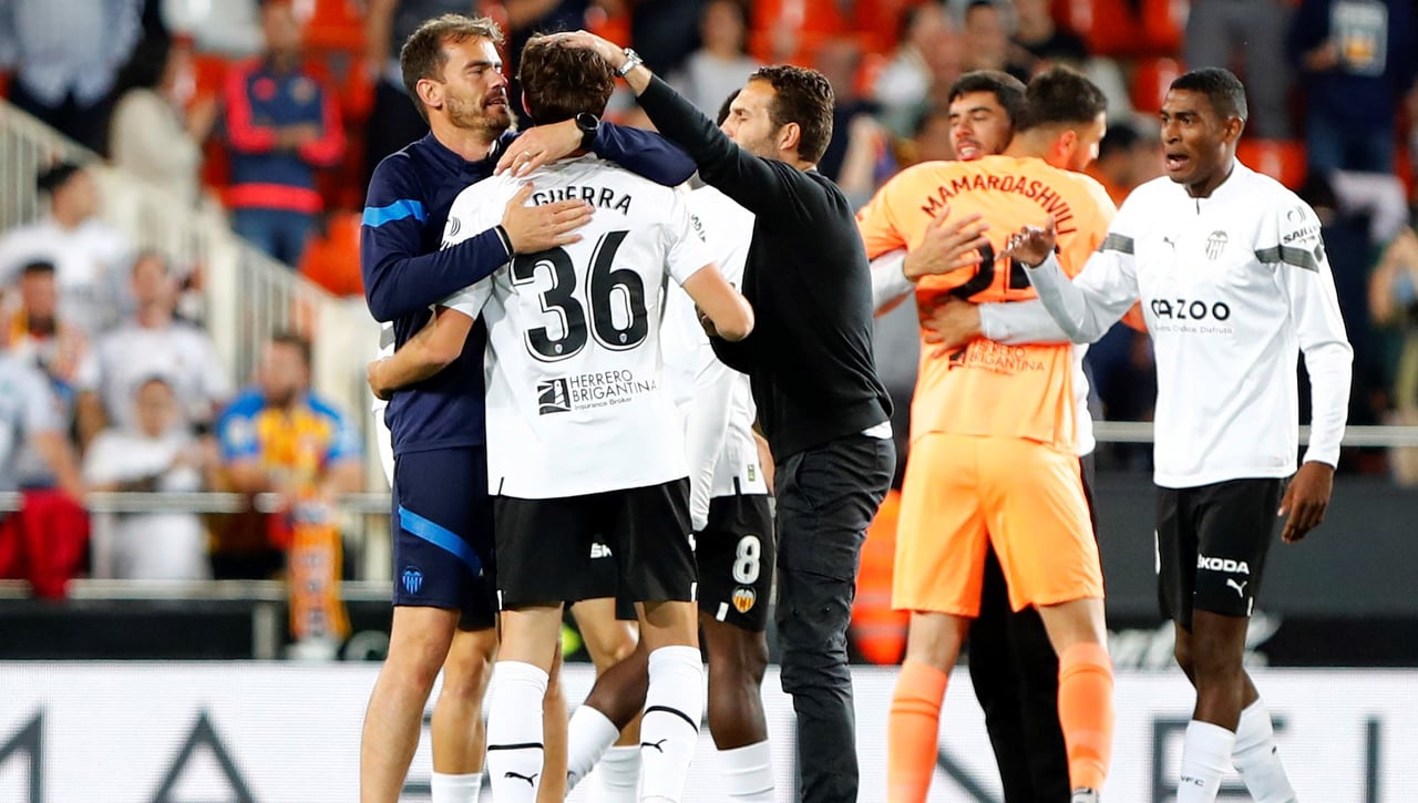 Javi Guerra, el nuevo ídolo valencianista al que siguen de cerca varios grandes