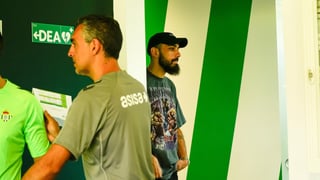 El Real Betis echa a andar con Borja Iglesias, pendiente de su futuro