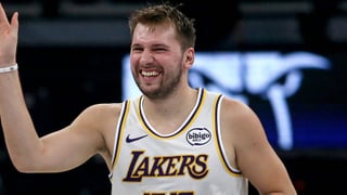Luka Doncic acostumbra a los Lakers y Jalen Brunson sale al rescate
