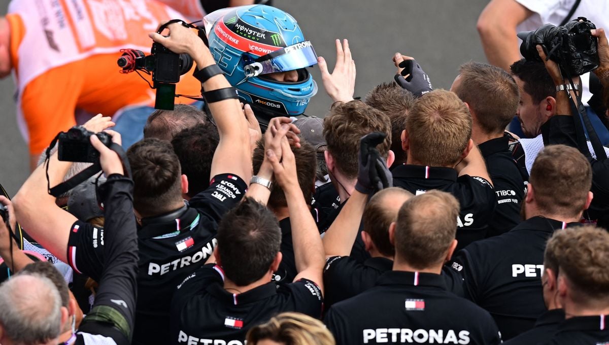 Russell le birla la 'pole' a Sainz, que apuntará al triunfo en el GP Hungría