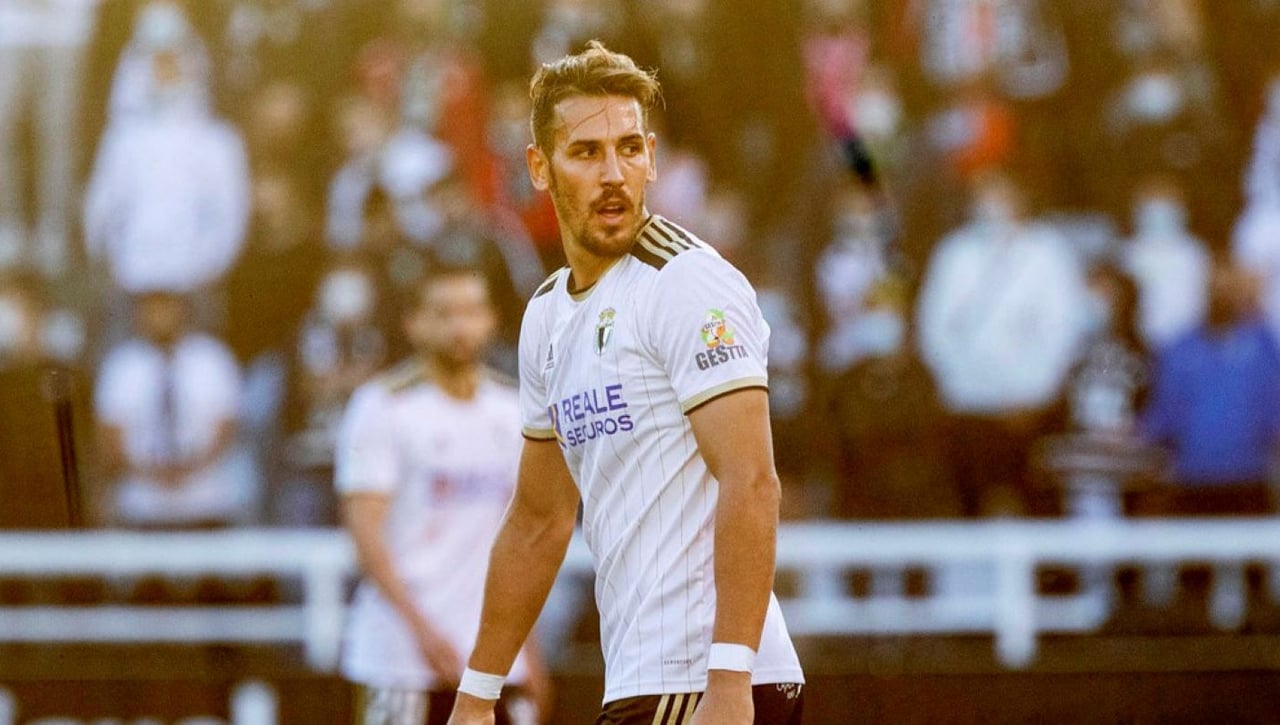 Álex Alegría ultima su salida y busca relanzar su carrera en el fútbol de Bronce