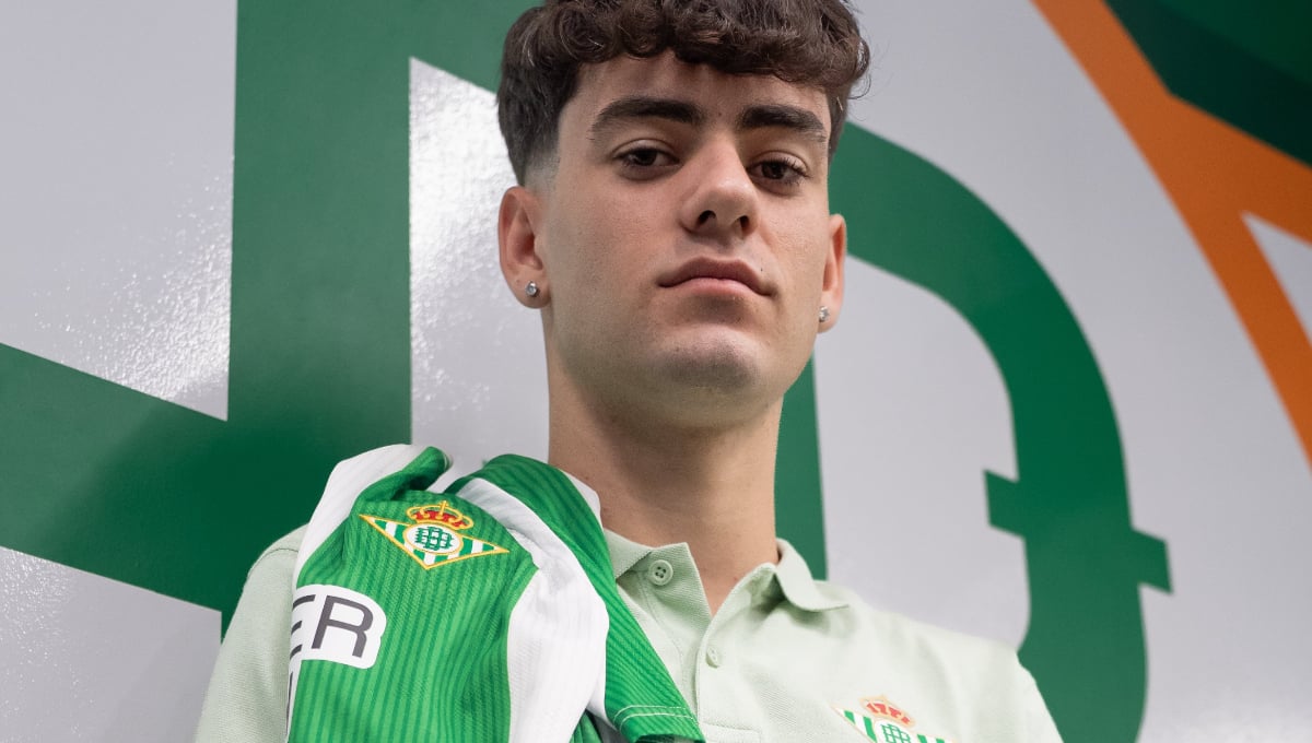 El Betis arregla presente y futuro en 24 horas: tras renovar a Isco Alarcón, blinda a la nueva estrella canterana, Iván Corralejo