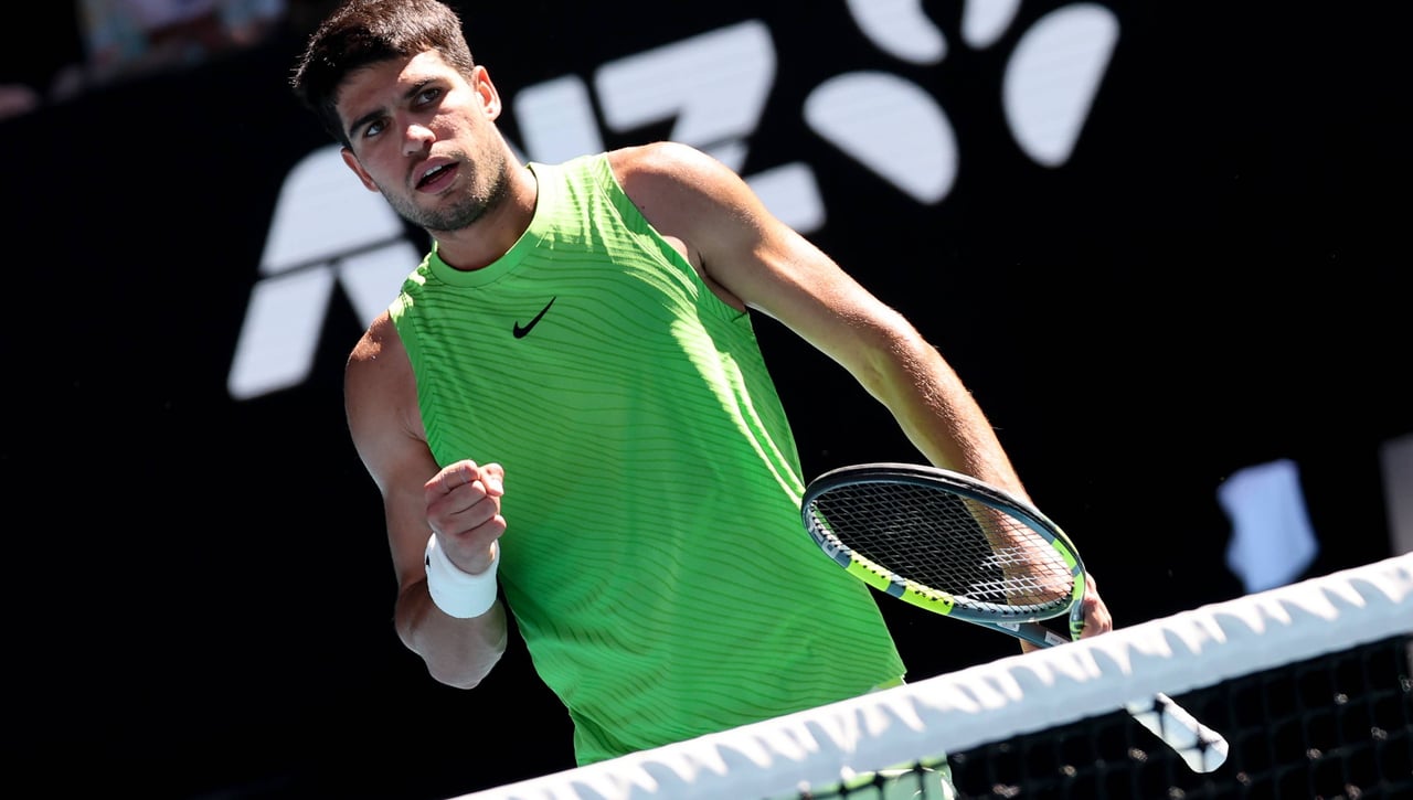 Alcaraz despierta al monstruo en Melbourne y ya mira los cuartos: ''Tendré que adaptar mi tenis''