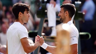 Alcaraz se fija en Djokovic y adopta un método poco habitual para mejorar su saque