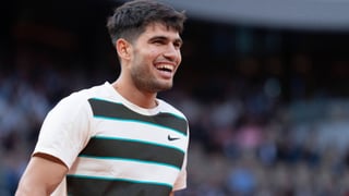 Carlos Alcaraz 'se olvida' por un momento de Roland Garros