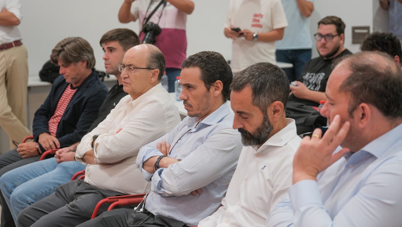 El primer mercado de Cordón: siete fichajes, 13 salidas y gasto cero en un Sevilla naif