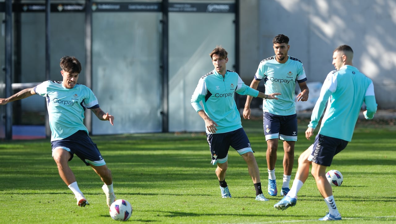 El Milan quiere hacer doblete en el Betis, pero la Premier sigue siendo la gran amenaza