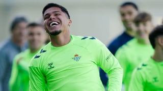 Lo Celso apaga las alarmas del Betis en un 'entrenamiento de Leyendas'  