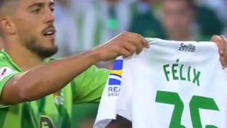 El detallazo en pleno partido del Benito Villamarín con Félix Garreta