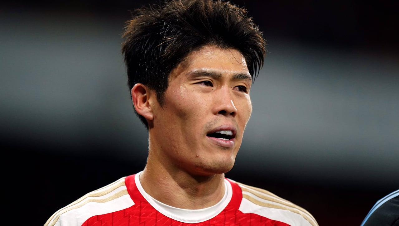 Tomiyasu llega libre al Ajax tras su desvinculación del Arsenal