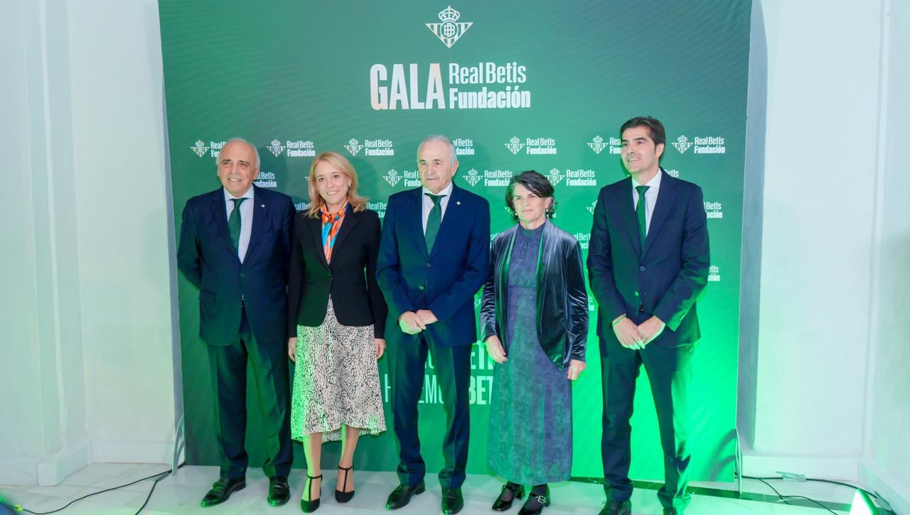 Éxito de la emocionante I Gala de la Fundación del Real Betis con la presencia de los Fichajes Estrella
