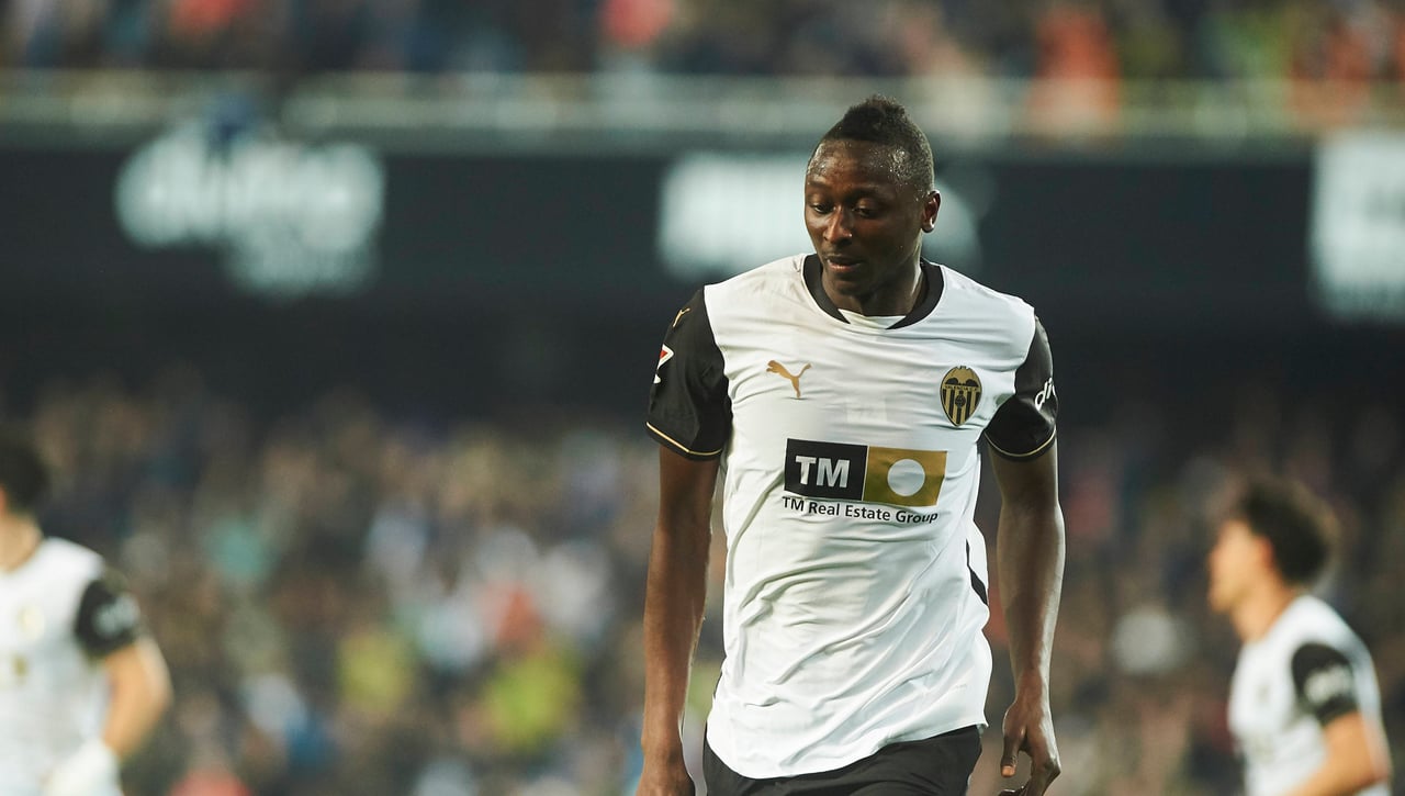 Umar Sadiq se enchufa