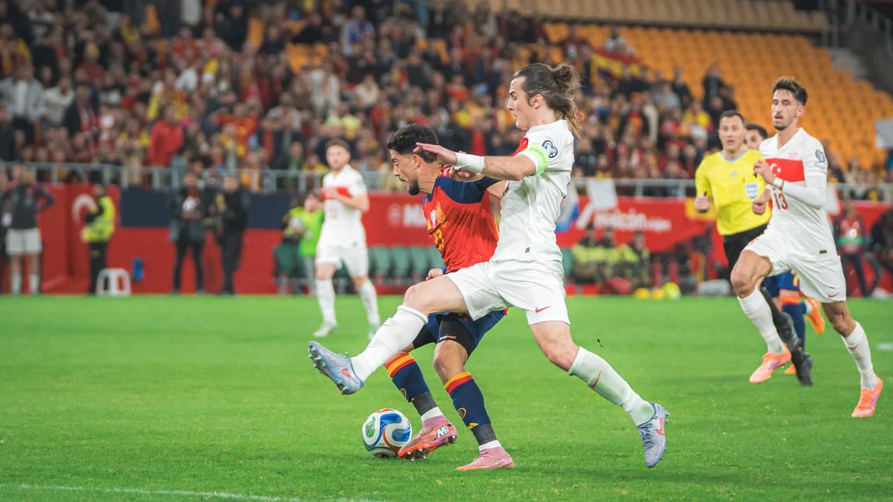 La suerte de los internacionales béticos: los empáticos Regragui y De la Fuente, el 'jartible' Yakin y el cumplidor Gordo