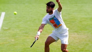 Carlos Alcaraz se estrena en Wimbledon con derrota