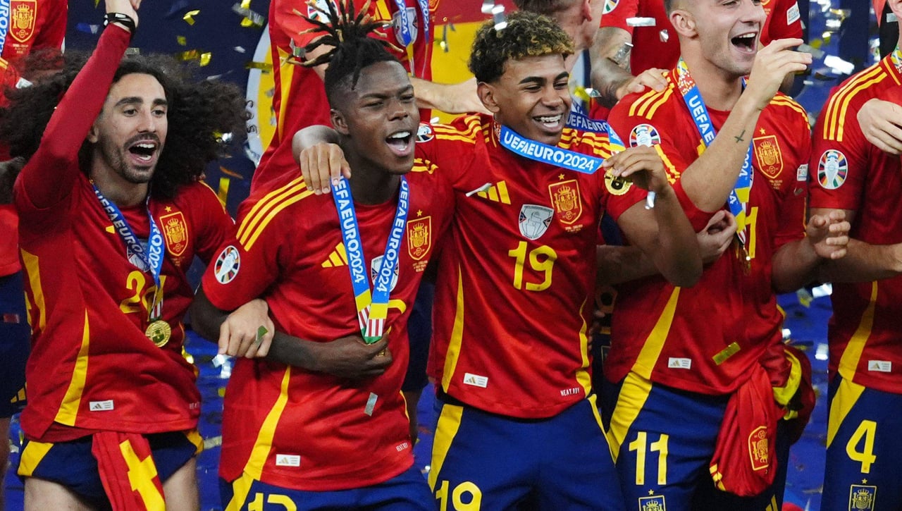 Nico Williams le ‘pone los cuernos’ a Lamine Yamal 