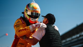 Álex Palou se lleva el primer golpe en las 500 millas de Indianápolis