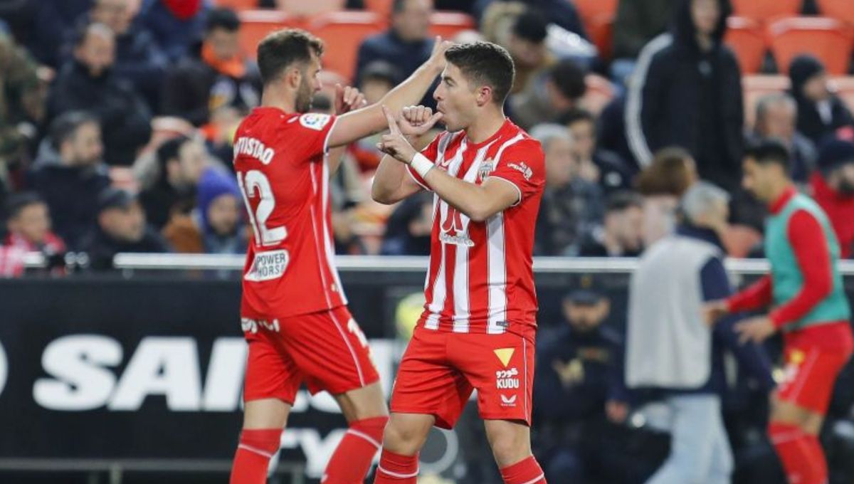Valencia 2-2 Almería: Portillo salva un punto en un partido frenético