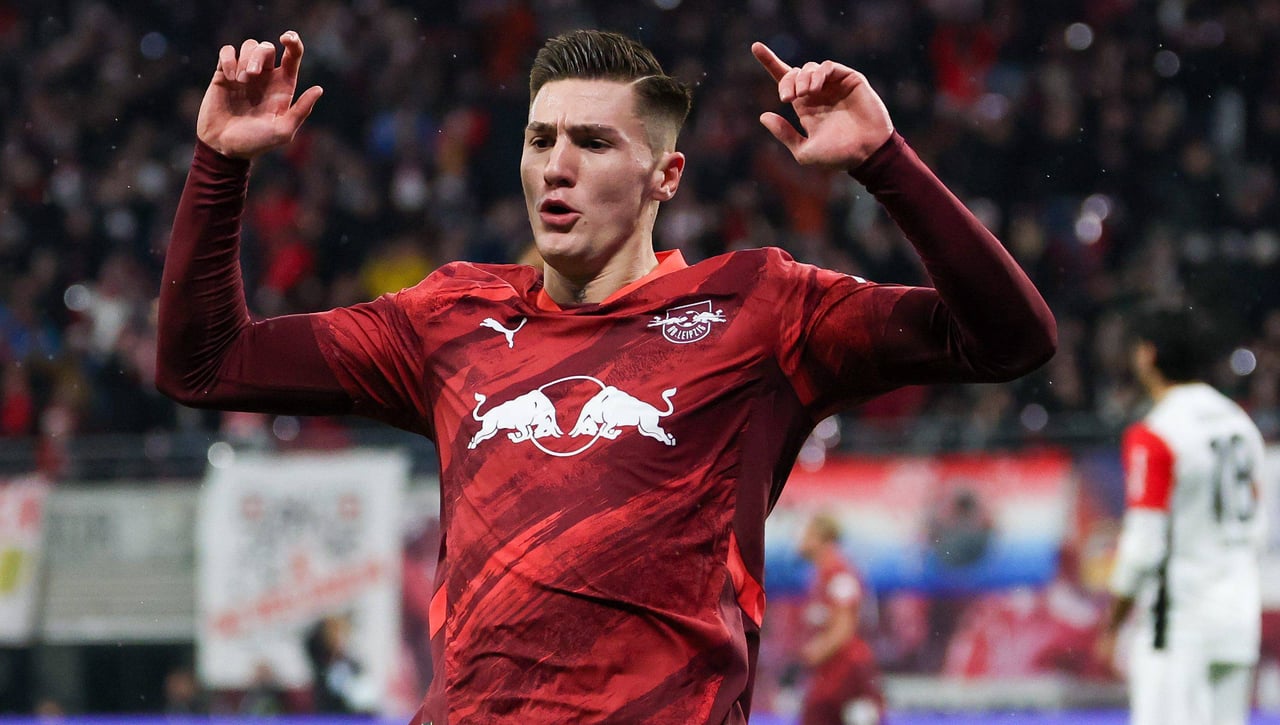 Benjamin Sesko, entre las opciones para sustituir a Isak en el Newcastle